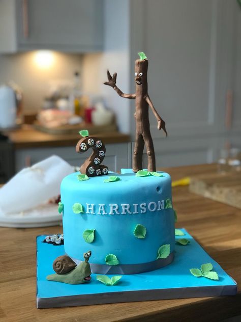 Stickman cake Stick Man Cake Ideas, Stickman Birthday Cake, Stickman Birthday, Stickman Cake, Man Cake Ideas, Felix Birthday, Gruffalo Party, Anti Gravity Cake, Gravity Defying Cake