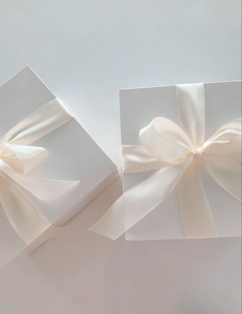 Unique Christmas Wrapping Ideas, Birthday Gifts For Boyfriend Creative, Diy Birthday Gifts For Boyfriend, Gifts For Boyfriend Creative, Wrapping Ideas Creative, Unique Christmas Wrapping, Diy 21st Birthday Gifts, Christmas Wrapping Ideas Creative, Gift Shop Interiors