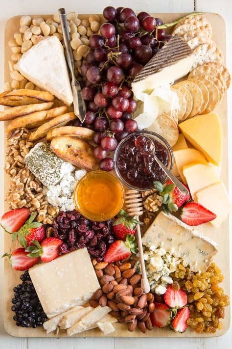 The Ultimate DIY Cheese Platter is easier than you would think!! #cheeseplatter #cheesetray #cheeseboard Diy Cheese Platter, Vegetarian Charcuterie, Cheese And Cracker Platter, Best Apple Crisp, Diy Cheese, Cheese Trays, Appetizer Platters, I Am Baker, Charcuterie Cheese