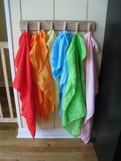 Hanging playsilks with a clothespin rack. Nature Nursery, Waldorf Kindergarten, Cactus Blossom, Home Daycare, Homeschool Classroom, Play Spaces, Work Room, School Room, Waldorf Toys