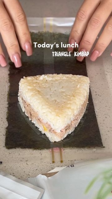 Kimbap Triangle Recipe, Triangle Kimbap Recipe, Triangle Onigiri, Triangle Kimbap, Onigiri Recipe, Korean Grocery, Grocery Stores, Easy Lunches, Korean Food