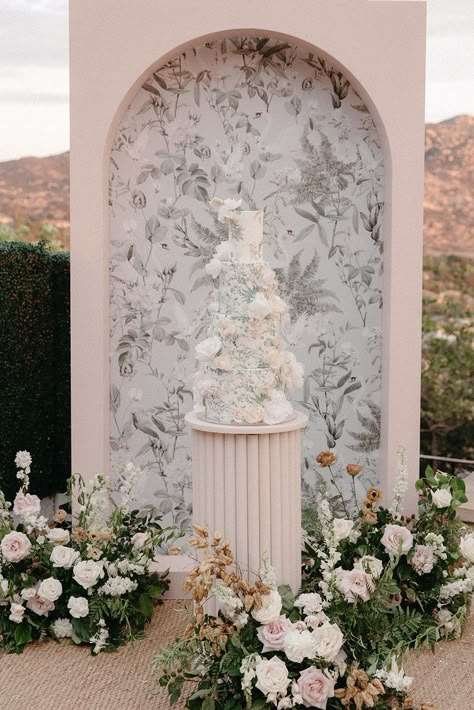 Wedding Cake Backdrop, Event Planner Business, Cake Backdrops, Elegant Backyard Wedding, Roman Garden, Tuscan Inspired Wedding, Elegant Backyard, Iconic Weddings