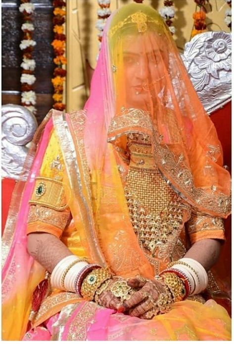 Shivani Rathore 💫 Royal Rajput Jewellery, V Picture, Prince Fashion, Rajputi Culture, Rajasthani Poshak, Bride Fashion Photography, Rajput Jewellery, Rajasthani Bride, Rajasthani Dress