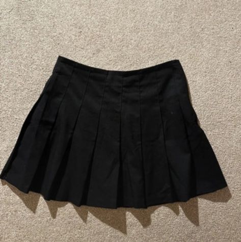 Black pleated H&M miniskirt Black Pleated Mini Skirt, H M Dresses, H&m, Mini Skirts, Dress Es, Dresses Skirts, Outfit Inspo, Plus Fashion, Signs