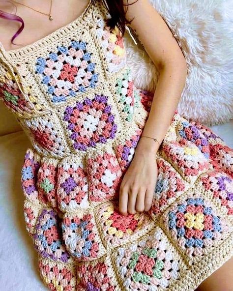 Crochet Cottage, Gilet Crochet, Mode Crochet, Haken Baby, Granny Square Blanket, Crochet Fashion Patterns, Crochet Dress Pattern, Crochet Diy, Diy Crochet Projects