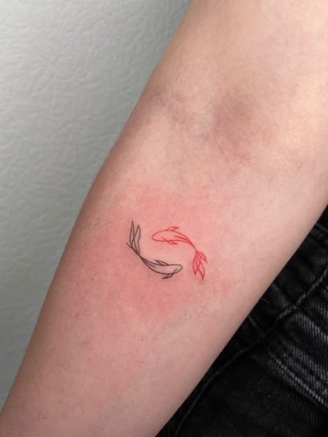 Pisces Tattoo Designs, Stylish Tattoo, Petite Tattoos, Koi Fish Tattoo, Cute Little Tattoos, Fish Tattoo, Tattoo Desings, Small Hand Tattoos, Minimalist Tattoos