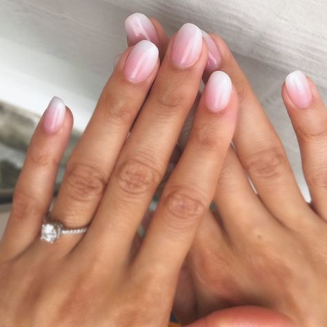 Short Oval Summer Nails 2023, And Nail Ideas, Natural Shaped Nails, Natural Ombré Nails, Natural Length Nails, Natural Painted Nails, Ombré Nails Pink, Nail Shape Ideas, Ombré French Nails