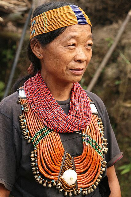 India - Nagaland | Konyak Naga woman at Chui village. |  © Walter Callens Konyak Naga, North East India, Jewellery Necklaces, National Dress, Ethnic Necklaces, We Are The World, People Of The World, Traditional Jewelry, World Of Color