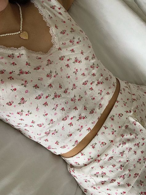 Coquette aesthetic, coquette fashion, brandy melville aesthetic Pjs Coquette, Pajama Set Aesthetic, Brandy Melville Pjs, Brandy Melville Aesthetic, Set Aesthetic, Coquette Fashion, Floral Pajamas, Short Pajama Set, Pajama Shorts