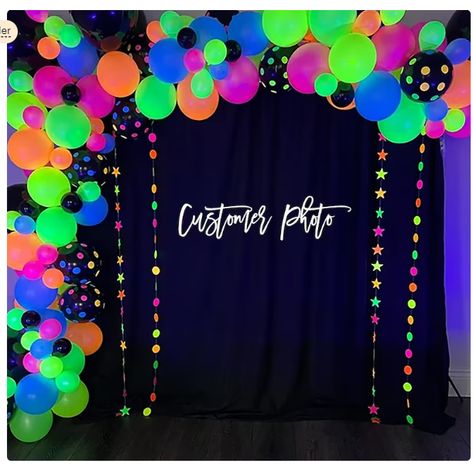 Glow In The Dark Backdrop Ideas, Neon Balloon Garland, Neon Balloon Arch, Glow Party Decorations, 70's Party, 80s Party Decorations, Neon Birthday Party, Glow Birthday Party, Disco Decorations