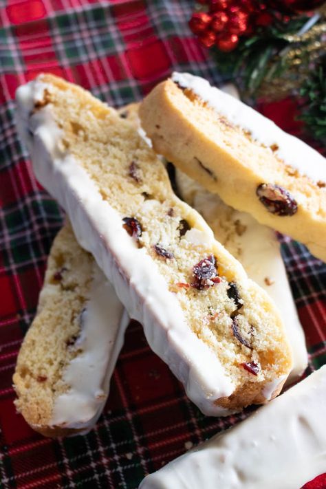 Orange Cranberry White Chocolate Biscotti ~ Sweet Beginnings Blog Cranberry Biscotti Recipe, White Chocolate Biscotti, Best Biscotti Recipe, Chocolate Biscotti Recipe, Cranberry Biscotti, Cranberry Fudge, Chocolate Biscotti, Cranberry White Chocolate, White Chocolate Cranberry Cookies