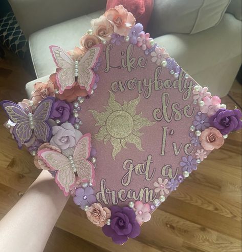 Decorating Your Graduation Cap, My Little Pony Graduation Cap, Painted Graduation Cap Ideas, Cap And Gown Cap Decorations, Rapunzel Graduation Cap Ideas, Graduation Cap Designs Pretty, Graduation Caps Aesthetic, Graduations Caps Ideas, Disney Graduation Cap Ideas High School