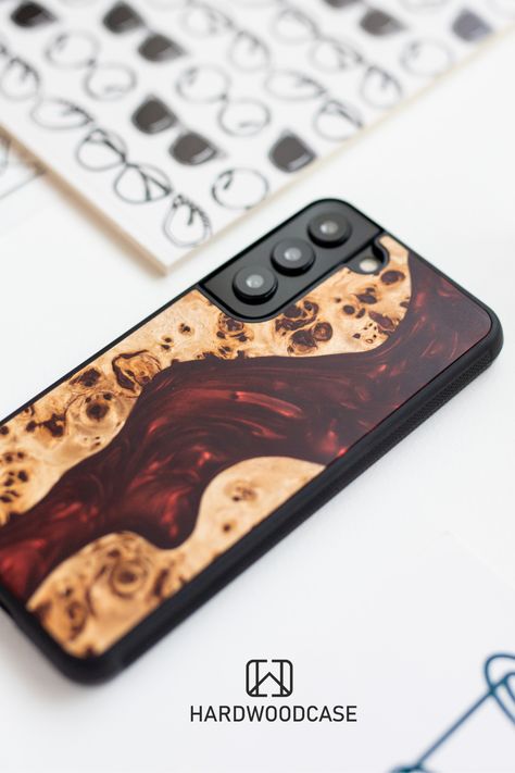 Stunning Red Resin and Wood Phone Case for your Samsung. Resin Phone Case, Resin Case, Wooden Phone Case, Wood Phone Case, Phone Case Samsung, Diy Cnc, Red Sunset, Wood And Resin, Wood Works