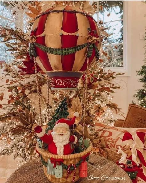 Church Christmas Party, Paper Balloon, Christmas Hanging Decorations, Navidad Christmas, Mini Christmas Tree, Vintage Christmas Decorations, Christmas Market, Christmas Joy, Christmas Pictures