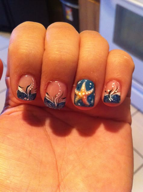 summer nails - love the starfish Amazing Summer Nails, Star Fish Nail Design, Starfish Nail Design, Waves Nails, Starfish Nails, Fish Nail Art, Beach Themed Nails, Fish Nails, Wave Nails