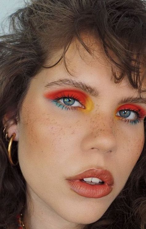 Dopamine Makeup Looks, Fun Work Makeup, Funky Eyeshadow Looks, Funky Eyeshadow, Funky Eye Makeup, Quirky Makeup, Coloured Eyeshadow, Colourful Eyeliner, 70s Shoot