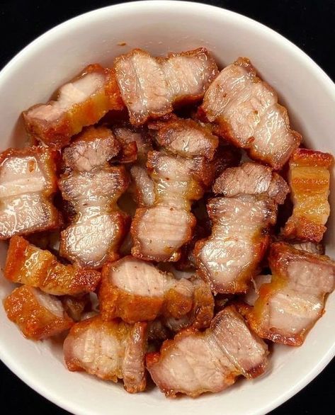 Honey Glazed Pork Belly, Chinese Pork Belly, Food Asian, Korean Meals, Pork Belly Recipes Crispy, Fried Pork Belly, Best Freeze Dried Food, Gross Food, Meat Diet