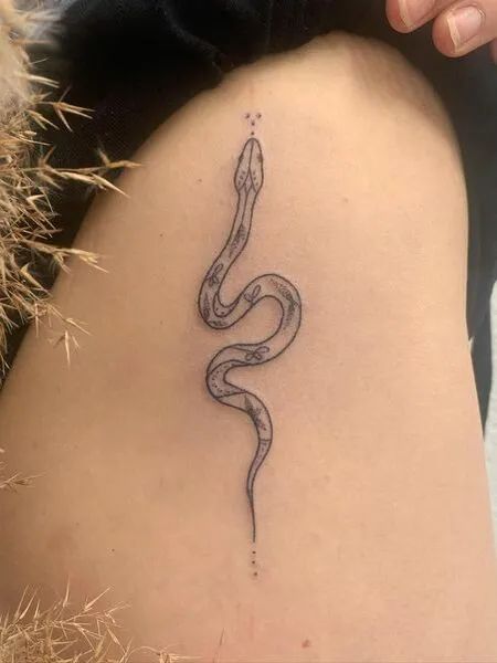 Snake Stick And Poke Tattoo Flash Day Tattoo, Cute Shoulder Tattoos, Snake Tattoo Design, Hand Poked Tattoo, Medusa Tattoo, Hand Tattoos For Women, Poke Tattoo, Classy Tattoos, Discreet Tattoos