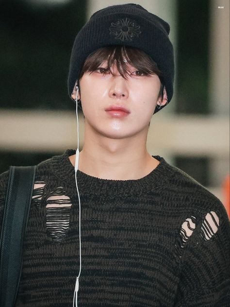 231004 sunoo #선우 𝄄︎ airport style Sunoo Airport, Kim Sunoo, Ideal Boyfriend, Kim Sun, All Black Outfit, Beautiful Person, Airport Style, Black Outfit, I Laughed