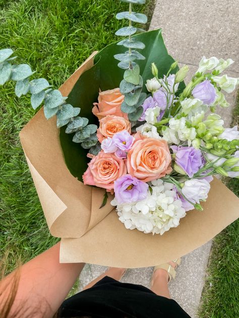 Bouquet For Birthday, Simple Arrangements, Purple Lisianthus, Wrapped Bouquet, Hydrangea White, Peach Bouquet, Roses Purple, Boquette Flowers, Beautiful Bouquets