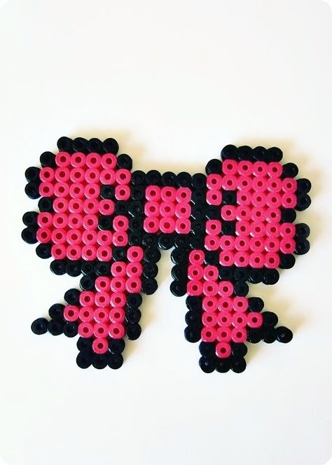 Perler beads bow Perler Beads Ideas, Melty Bead Patterns, Pixel Beads, Fuse Bead Patterns, Hama Beads Design, Perler Bead Templates, Diy Perler Bead Crafts, Perler Crafts, Hama Bead