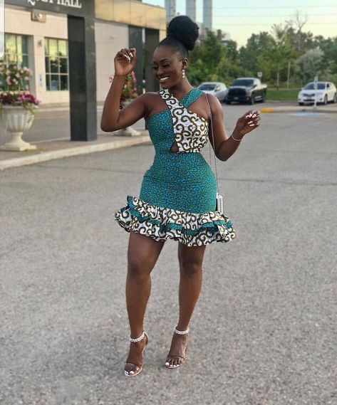 TSB Style! on Instagram: “Style inspiration: @lindaosifo in @suemanuell 🌹 . . #style #fashiondiaries #waxprint #waxfabric #tag #waxfashion #africanwax #tsbonline” Trendy Ankara Styles, Cross Dress, Ankara Dress Styles, African Print Clothing, Short African Dresses, Short Dress Styles, Afrikaanse Mode, Gaun Fashion, Model Pose