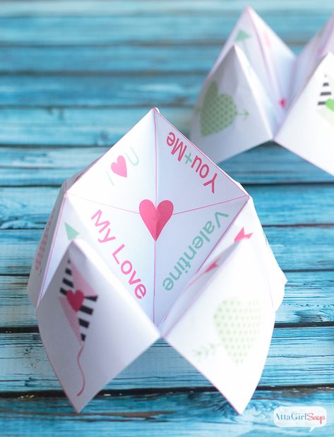 A printable paper fortune teller is a fun and creative way to show that special someone how you feel on Valentine's Day. Fortune Teller Game, Origami Fortune Teller, Valentine Jokes, Fortune Teller Paper, Cootie Catcher, Fortune Tellers, Happy Galentines Day, Valentine's Day Games, Heart Party