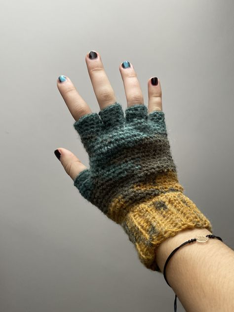 #crochet Crochet Gloves Fingerless Pattern, Twine Crochet Ideas, Crochet Patterns Grunge, How To Crochet Gloves For Beginners, Crochet Long Gloves, Alt Crochet Ideas, Crochet Hand Warmers Free Pattern, Crochet Hand Gloves, Crochet Gloves With Fingers