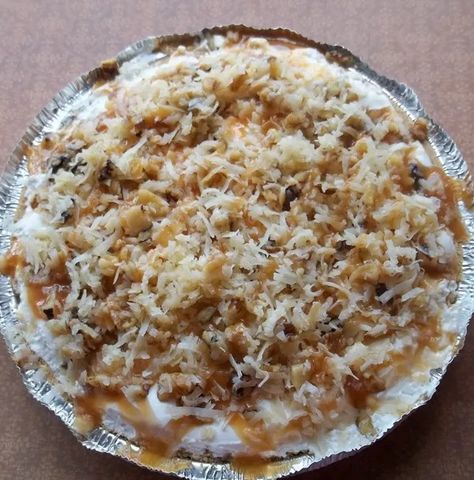 Freezer Pie, Freezer Desserts, Frozen Treats Recipes, Caramel Pie, Icebox Pie, Caramel Drizzle, Dessert Recipies, Coconut Pie, Fruit Cobbler