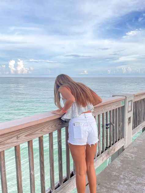 Florida 30a, Florida Pictures, Cute Beach Pictures, Beachy Aesthetic, Seaside Florida, Preppy Beach, Ocean Girl, Summer Picture Poses, Florida Girl