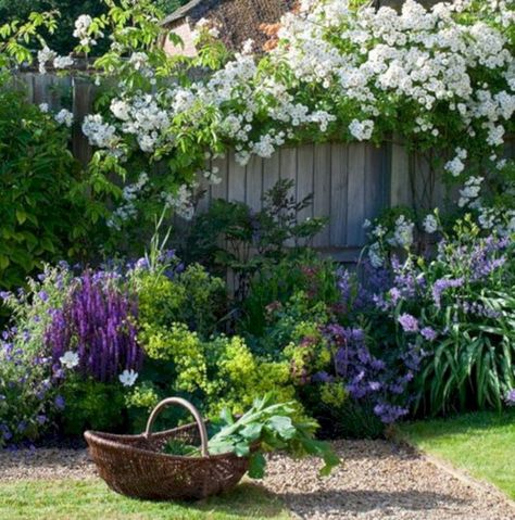 Small English Garden, Rustic Garden Design, Small Cottage Garden Ideas, Country Garden Design, Tiny Garden Ideas, French Country Garden Decor, English Garden Design, Country Garden Decor, French Country Garden