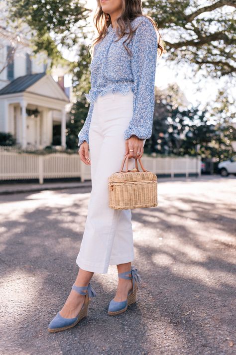 Appropriate Outfits, Style Parisienne, Romantic Blouses, Romantic Outfit, Gal Meets Glam, Spring Look, Blue Outfit, Feminine Outfit, Beautiful Blouses