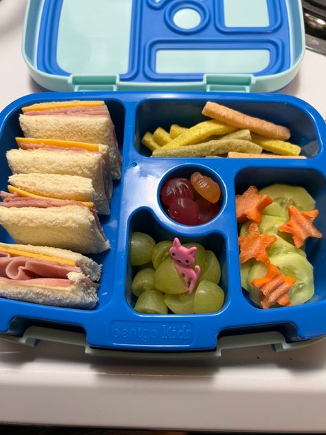 Kindergarten Lunch Ideas, Fun School Lunches, Easy Lunches For Kids, Kids Lunch Box Meals, Kindergarten Lunch, Baby Lunch, Kids Packed Lunch, Preschool Lunch, Easy School Lunches