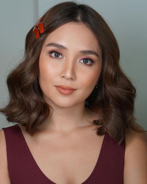 Graduation Makeup Ideas Simple, Kathniel Wallpaper, Filipina Makeup, Hair Color For Morena Skin, Hair Color For Morena, Fresh Makeup Look, Bridesmaid Updo, Glam Makeup Tutorial, Brown Hair Looks