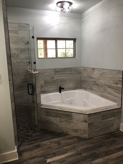 Bathroom Remodel With Garden Tub, Small Bathroom Ideas Remodel With Tub, Small Jacuzzi Bathroom, Corner Tub Bathroom Ideas, Types Of Tubs Bathtubs, Shower With Jacuzzi Tub, Small Bathroom Jacuzzi Tub Ideas, Small Bathroom With Jacuzzi Tub, Bathrooms With Jacuzzi Tubs