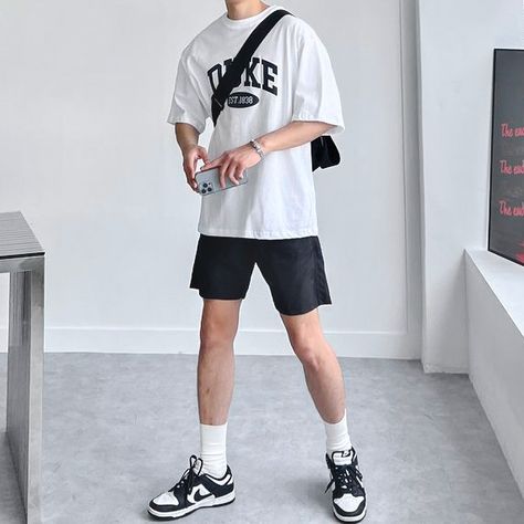 Korean Fashion Shorts Men, Korean Outfit Men Summer, Outfit Ideas Shorts Men, Shorts Outfit Ideas Men, Male Gym Outfit Aesthetic, Shorts Outfits Men Aesthetic, Aesthetic Shorts Outfit Men, Minimalist Style Men Summer, Korean Male Fashion Summer