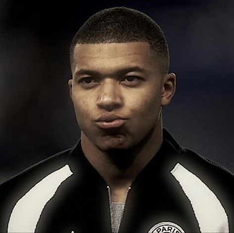 Mbappe Aesthetic, Mbappe Pfp, Boy Outfits Aesthetic, French Football Players, Soccer Boyfriend, Football Icon, Kylian Mbappe, Football Pictures, The Boy Is Mine