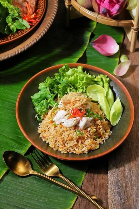 Authentic Food Photography, Thai Cuisine Photography, Thai Food Authentic, Thailand Food Photography, Thai Food Photography Style, Food Design Ideas, Thai Food Dishes, Traditional Thai Food, Thai Chicken Satay