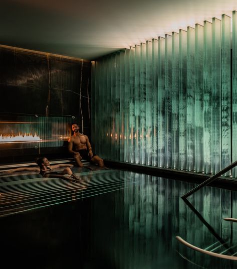 Spa Interior Design Luxury, Spa London, Luxury Pools Indoor, Spa Luxe, Indoor Pool Design, Spa Lounge, Spa Interior Design, Pool Water Features, Indoor Outdoor Pool