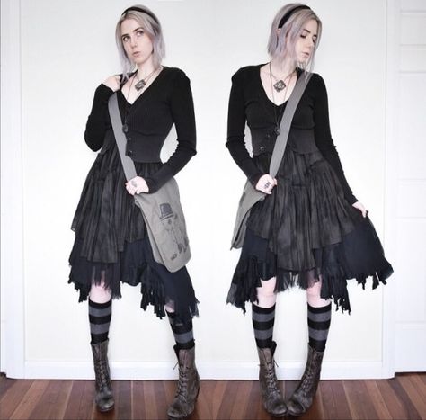 crowrunner: A Post-apocalyptic Wonderland ☕️🐇 ... - Dark Mori&Strega Fashion Dark Mori Fashion, Goth Outfit Ideas, Strega Fashion, Wonderland Alice, Dark Mori, Mori Fashion, Mori Kei, Mori Girl Fashion, Witch Fashion