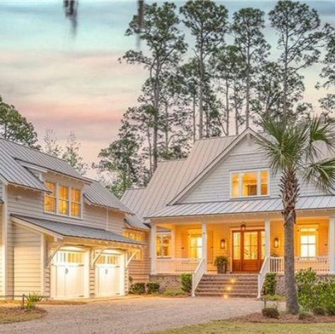 Summer Shemo on Instagram: "We are kick-starting a brand new week with some beautiful low country home inspo ✨ You had me at hello 👋🏼 That front porch is calling me home 💙 Swipe through to tour and comment below your favorite space 🫶🏼 This home currently listed by Charter One Realty 🤗 Thank you for touring + talking home design w me! Your likes, comments, saves, shares mean so much 🤗 ❤️ Isaiah 26:3 Have a great week 🫶🏼🫶🏼" Low Country Homes Interior, Low Country Interior Design, Low Country Home Exteriors, Low Country Home, Low Country Cottage, Country Home Exterior, Low Country Homes, Preppy House, Southern Farmhouse