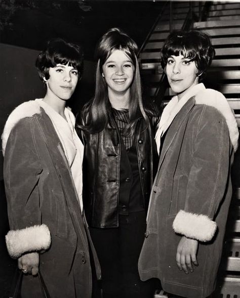 The Shangri-Las in London, 1965 Shangri La London, London Airport, Blue Soul, 60s Girl, Dusty Springfield, Wall Of Sound, Singing Group, National Photography, Shangri La