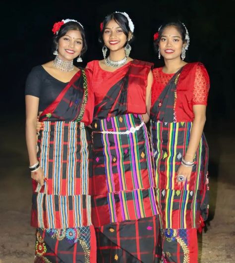 Santal kuli- looking for beautiful/ traditional dress saree/santali kuli pic #santali #santalikuli #santalkuli #beautifulgirls #santaltraditionallook #santalculturesaree #kuli #kola Santali Photo, Bewafa Photo, Bewafa Photo Editing, Downtown Photography, Dj Photos, Dress Saree, India Map, Dj Images, Mobile Photo Editing