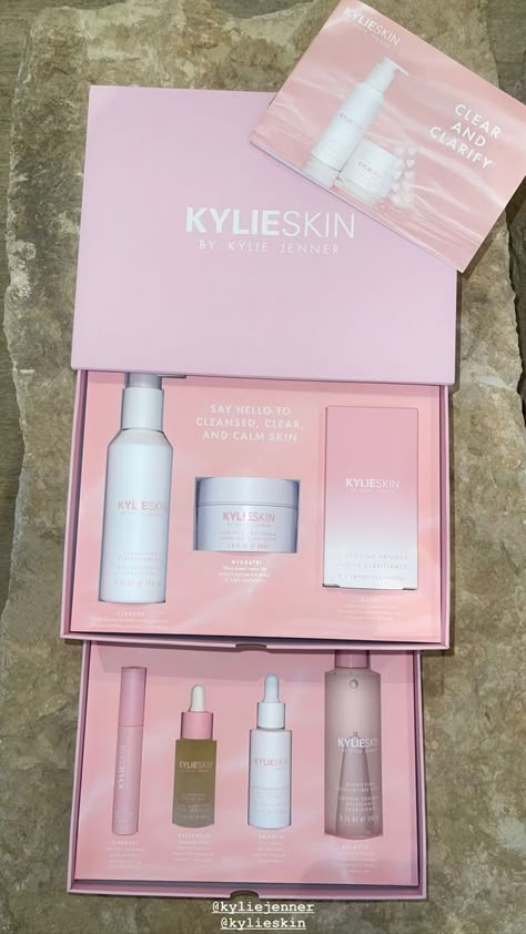 Dark Circles Diy, Kylie Jenner Blonde, Diy Eye Cream, Pr Kit, Pr Package, Kylie Skin, Bath N Body Works, Stretch Mark Cream, Eye Cream For Dark Circles