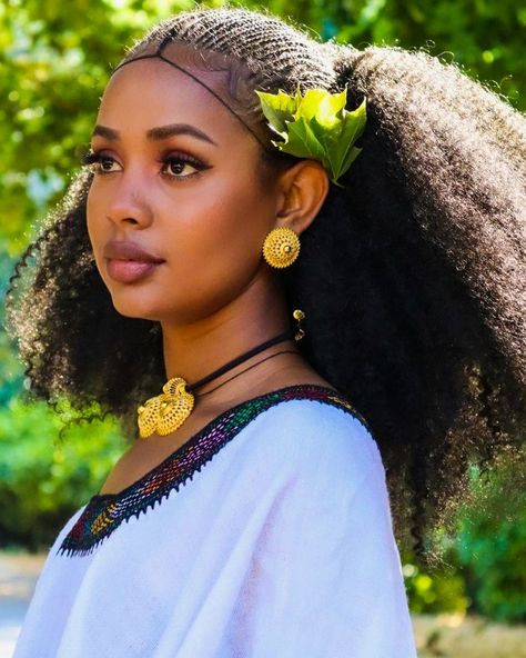 Tigray Braids, Tigray Hair Styles, Habesha Braids, Habesha Hairstyles, Ethiopian Hairstyles, Tigray Culture, Ethiopian Aesthetic, Ethiopian Braids, Ethiopia Art