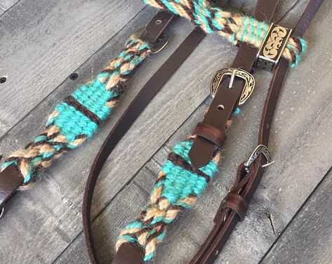 Western Horse Tack Turquoise, Barrel Racing Tack Sets, Horse Tack Diy, Headstalls For Horses, Horse Brushes, Barrel Racing Tack, Western Bridles, Horse Ears, Rodeo Horses