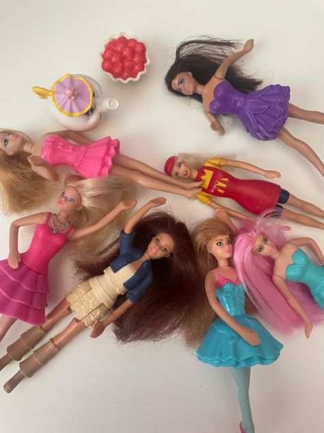 Old Happy Meal Toys, Happy Meal Toys 2000s, 2000s Mcdonalds Toys, Old Mcdonalds Toys, Barbie Mcdonalds, Barbie Land, Nostalgia 2000s, 2000s Baby, Mermaid Toys