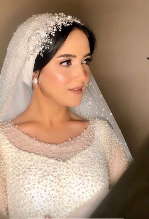 Wedding Turban Brides, Bridal Turban With Veil, Turban Wedding Styles, Vail Wedding Hairstyles, Veil Designs Wedding, Turban Bride, Hijab Bride Veil, Bridal Turban, Turban Wedding