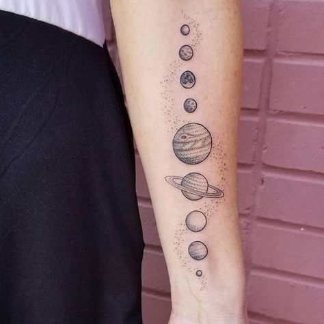 Tatuaje Cover Up, Tattoo Fixes, Harry Tattoos, Solar System Tattoo, Planet Tattoos, King Tattoos, Tattoo Shirts, Space Tattoo, Cute Tattoos For Women