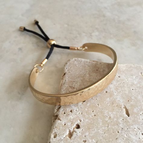 Buy Gold Jewelry, Black Gold Jewelry, Jewelry Bracelets Gold, Gold Armband, Jewelry Bracelets Silver, Hammered Gold, Gold Bangle Bracelet, Tennis Bracelet Diamond, Ankle Bracelets